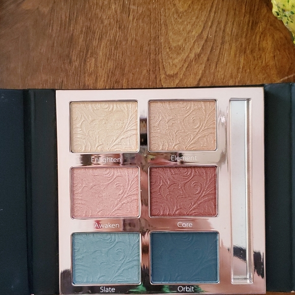 BUNDLE Tarot luminusss eyeshadow pallets - Picture 7 of 10
